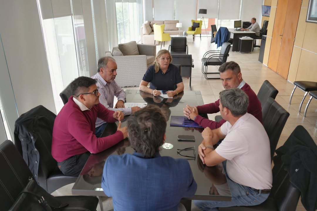 Reunión de la comisión directiva del Juventud de San Luis con la secretaria de deportes de San Luis